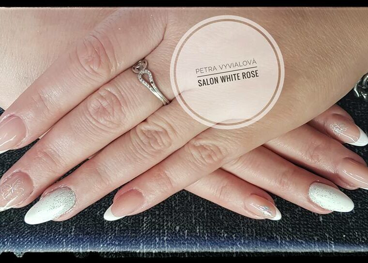 Nehtová modeláž – akrylové nehty