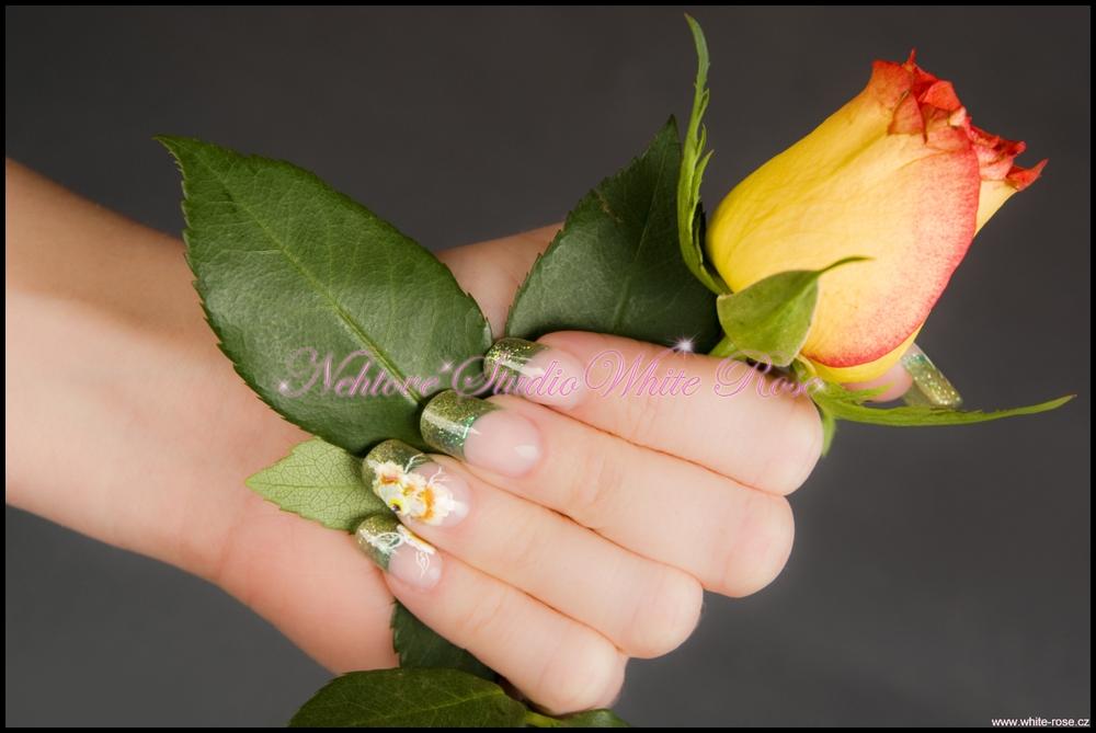 Nehtová modeláž – akrylové nehty