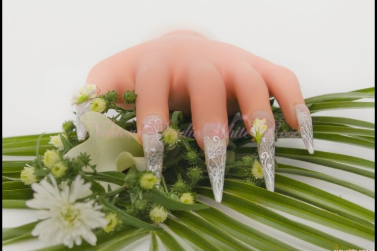 Nehtová modeláž – Svatební nehty